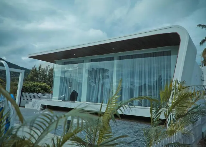 A Glass Haven , Nandi Hills